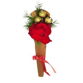 thumb-rosa-com-chocolates-no-cartucho-1